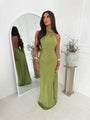 Olive Siren: Halter Yaka & Sırt Dekolteli Saten Görünümlü Maksi Elbise