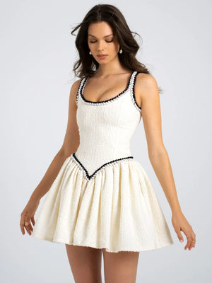 Kontrast Bağlama Detaylı Pliseli Tweed Kısa Elbise