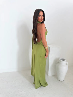 Olive Siren: Halter Yaka & Sırt Dekolteli Saten Görünümlü Maksi Elbise