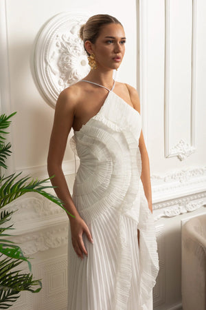 Lilac Breeze: Boyundan Bağlamalı & Plise Fırfırlı Maksi Elbise