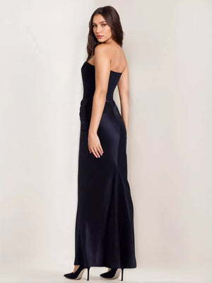 Pure Elegance: Straplez Korsajlı & Drapeli Saten Görünümlü Maksi Elbise
