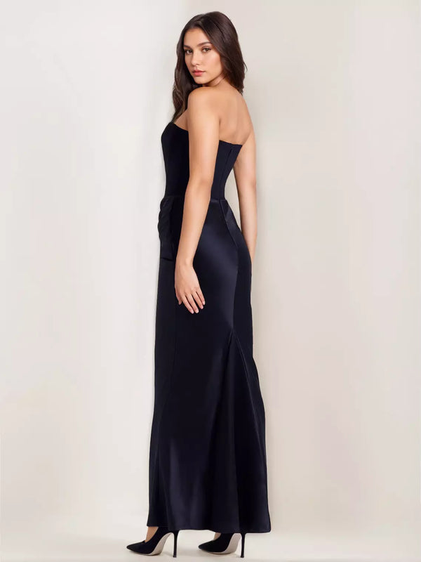 Pure Elegance: Straplez Korsajlı & Drapeli Saten Görünümlü Maksi Elbise